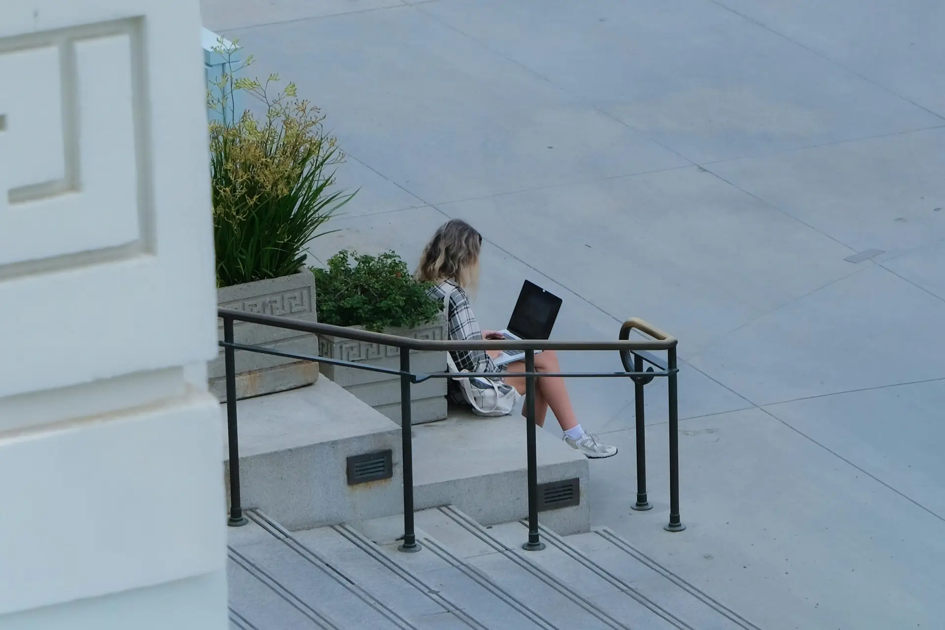 3 estrategias para hacer que tu marca resalte y ser diferente en un mercado saturado